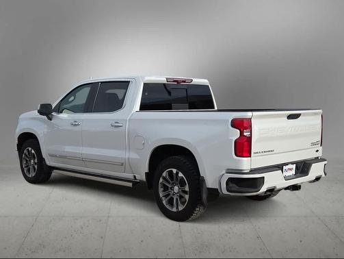 Iridescent Pearl Tricoat 2024 Chevrolet Silverado 1500 High Country
