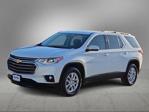 Iridescent Pearl Tricoat 2021 Chevrolet Traverse LT Cloth