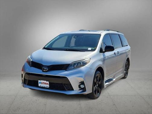 2020 Toyota Sienna SE