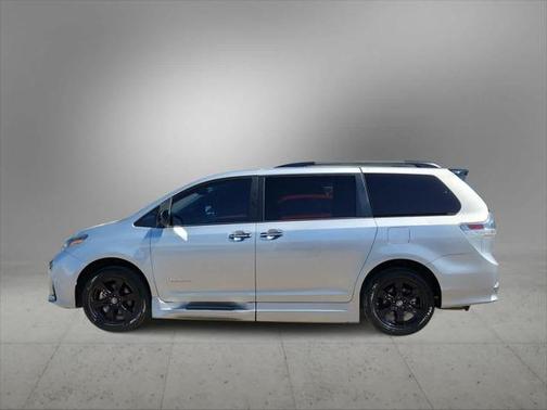 2020 Toyota Sienna SE