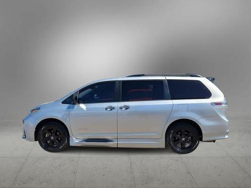 2020 Toyota Sienna SE