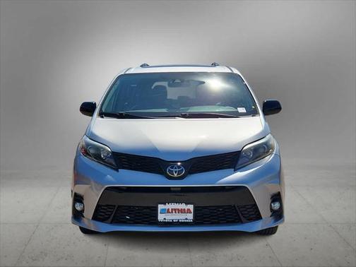 2020 Toyota Sienna SE