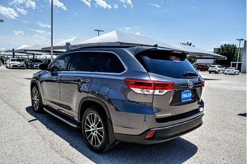 2017 Toyota Highlander SE