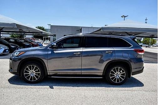 2017 Toyota Highlander SE