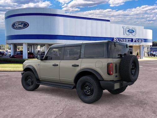 Desert Sand 2026 Ford Bronco Outer Banks