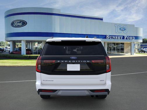 Star White Metallic Tri-Coat 2026 Ford Expedition Max Platinum