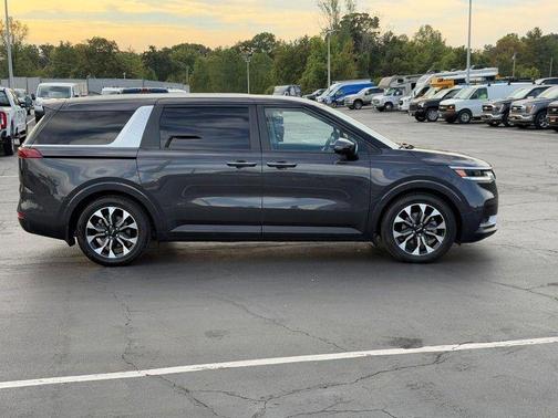 2023 Kia Carnival EX