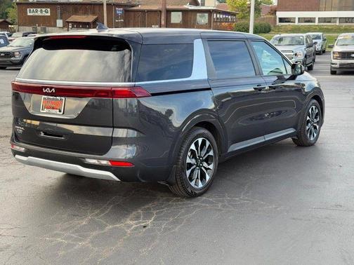 2023 Kia Carnival EX