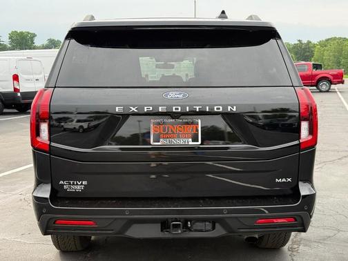 Agate Black Metallic 2025 Ford Expedition Max Active 4x4