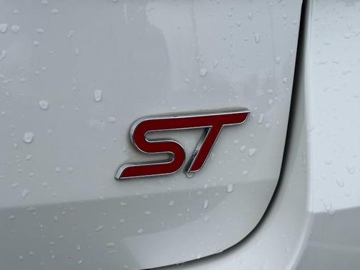 Star White Metallic Tri-Coat 2022 Ford Explorer ST