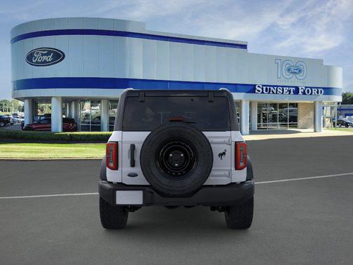 Oxford White 2026 Ford Bronco Outer Banks