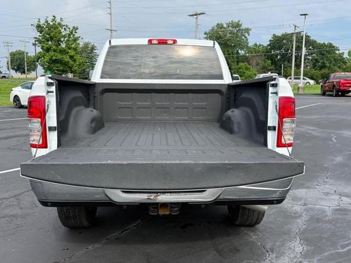 Bright White Clearcoat 2024 RAM 2500 Big Horn Crew Cab 4x4 6'4' Box