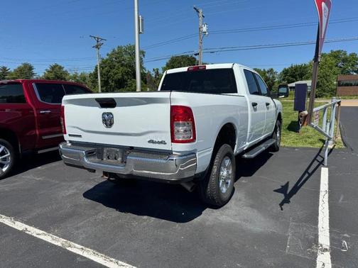 Bright White Clearcoat 2024 RAM 2500 Big Horn Crew Cab 4x4 6'4' Box