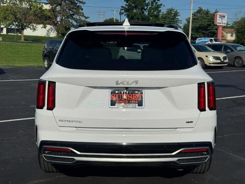 Glacial White Pearl 2023 Kia Sorento SX