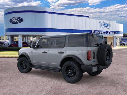 Avalanche Gray 2026 Ford Bronco Outer Banks