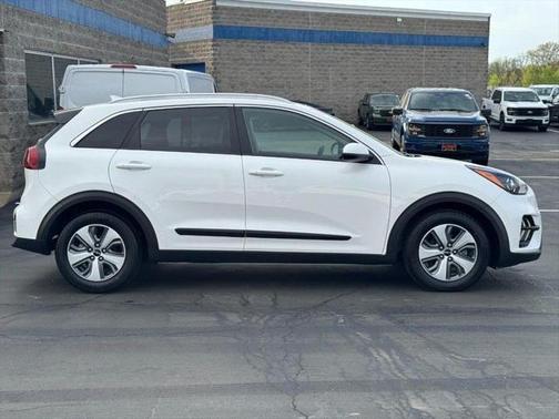 2022 Kia Niro LX