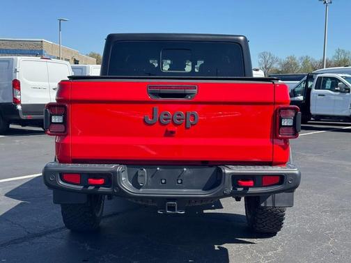 Firecracker Red Clearcoat 2024 Jeep Gladiator Rubicon