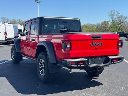 Firecracker Red Clearcoat 2024 Jeep Gladiator Rubicon