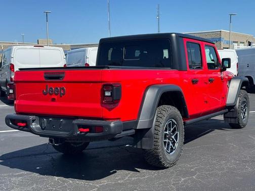 Firecracker Red Clearcoat 2024 Jeep Gladiator Rubicon