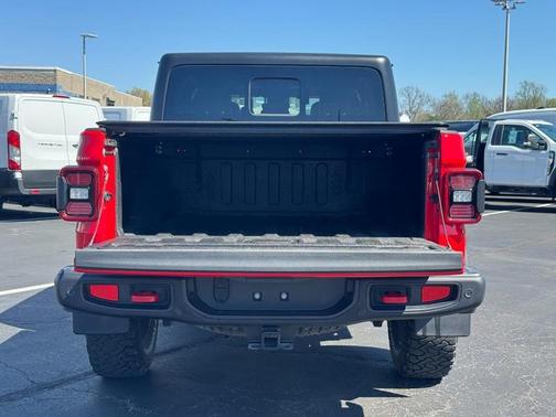 Firecracker Red Clearcoat 2024 Jeep Gladiator Rubicon