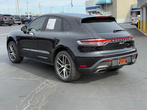 2022 Porsche Macan Base