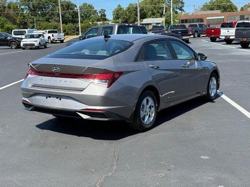 2023 Hyundai ELANTRA SE