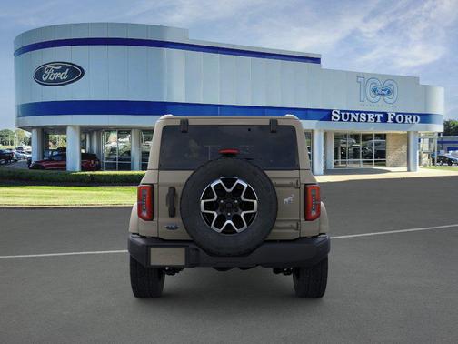 Desert Sand 2026 Ford Bronco Outer Banks