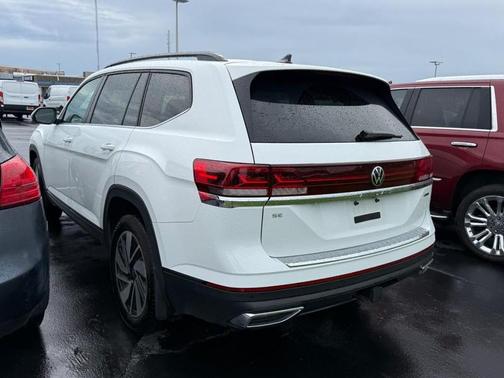 Pure White 2025 Volkswagen Atlas 2.0T SE w/Technology 4MOTION