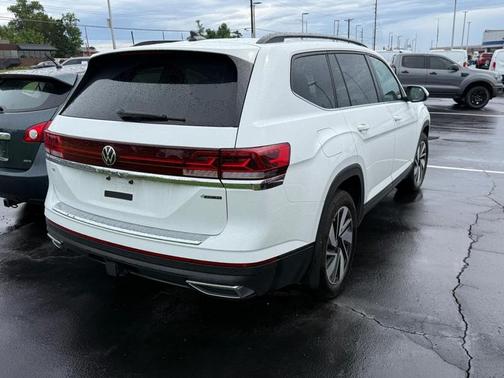 Pure White 2025 Volkswagen Atlas 2.0T SE w/Technology 4MOTION