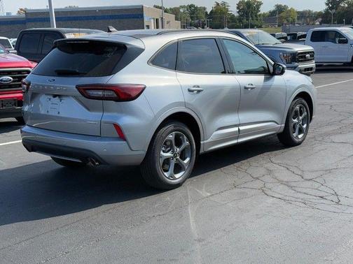 Iconic Silver Metallic 2023 Ford Escape ST-Line Select