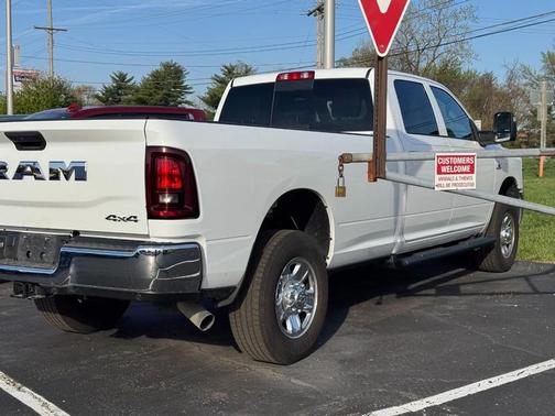 2025 RAM 3500 Tradesman Crew Cab 4x4 8' Box