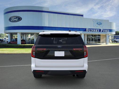 Star White Metallic Tri-Coat 2026 Ford Expedition Tremor