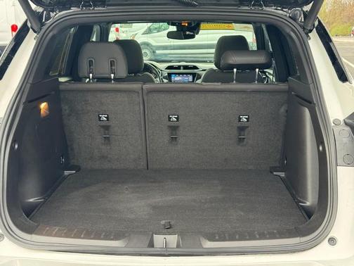 Iridescent Pearl Tricoat 2023 Chevrolet Trailblazer RS