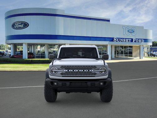 Oxford White 2026 Ford Bronco Badlands