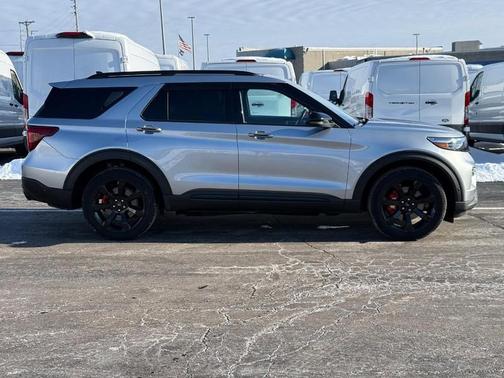 Iconic Silver Metallic 2022 Ford Explorer ST