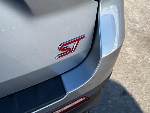 Iconic Silver Metallic 2022 Ford Explorer ST