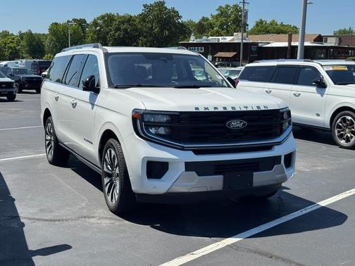 Star White Metallic Tri-Coat 2025 Ford Expedition Max Platinum