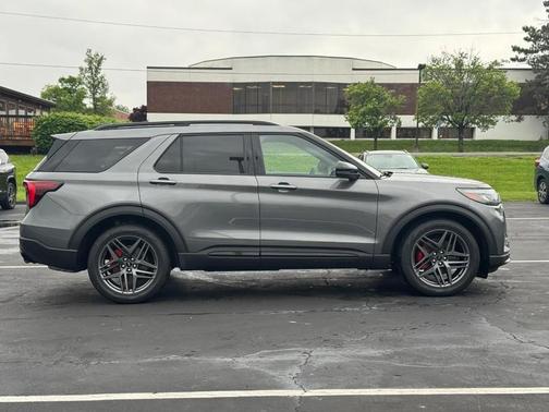 Carbonized Gray Metallic 2025 Ford Explorer ST