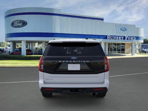 Space Silver Metallic 2026 Ford Expedition Active