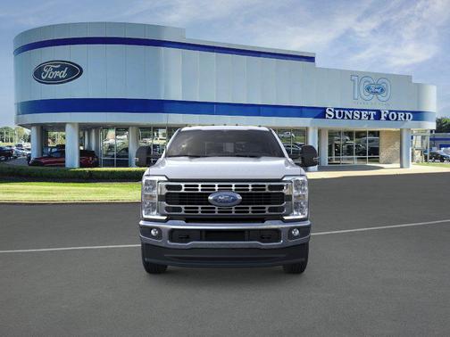 Oxford White 2026 Ford F-250 XLT