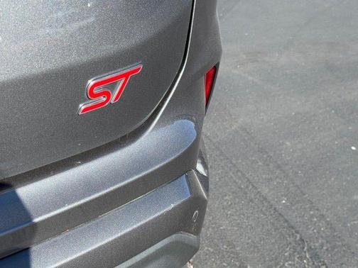2022 Ford Edge ST