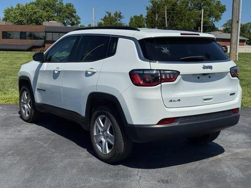 Bright White Clearcoat 2022 Jeep Compass Latitude