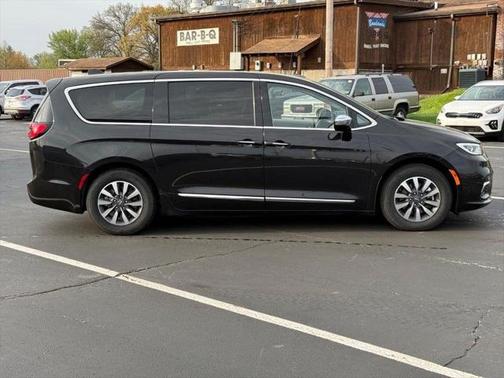2023 Chrysler Pacifica Hybrid Limited