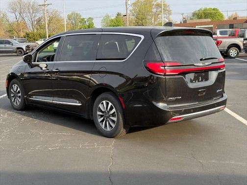 2023 Chrysler Pacifica Hybrid Limited