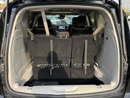 2023 Chrysler Pacifica Hybrid Limited