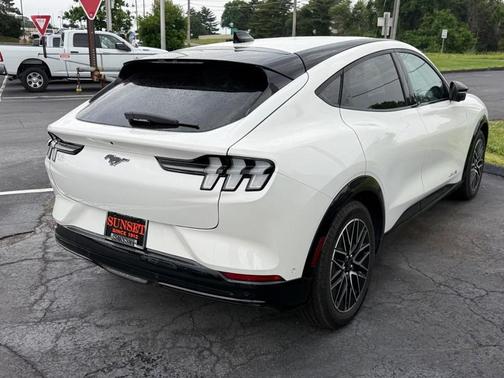 Star White Metallic Tri-Coat 2024 Ford Mustang Mach-E Premium