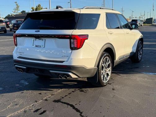 Star White Metallic Tri-Coat 2025 Ford Explorer Platinum