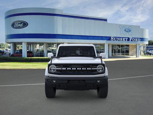 Oxford White 2026 Ford Bronco Outer Banks