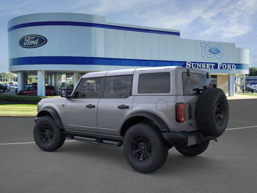Carbonized Gray Metallic 2026 Ford Bronco Badlands
