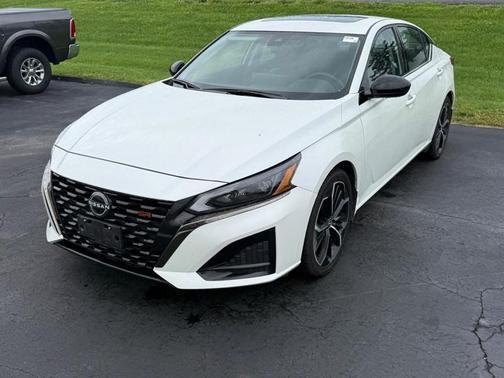 Pearl White Tricoat 2023 Nissan Altima SR FWD